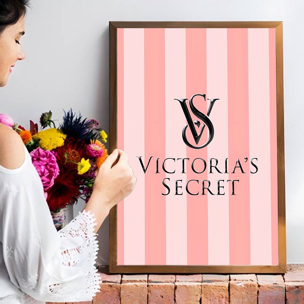 V-Victorias-Fashion-S-Secret V - Vintage Vogue Fashion Poster recensie en prijs